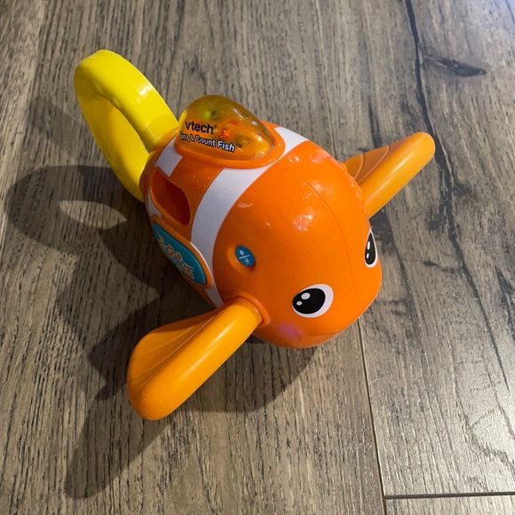 Vtech Sing and Count Fish Bathtub Toy - Picture 1 of 4